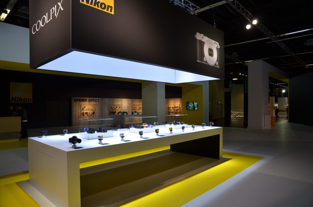 Lichttechnik von Schiffini für den Messestand von Nikon auf der Photokina in Köln