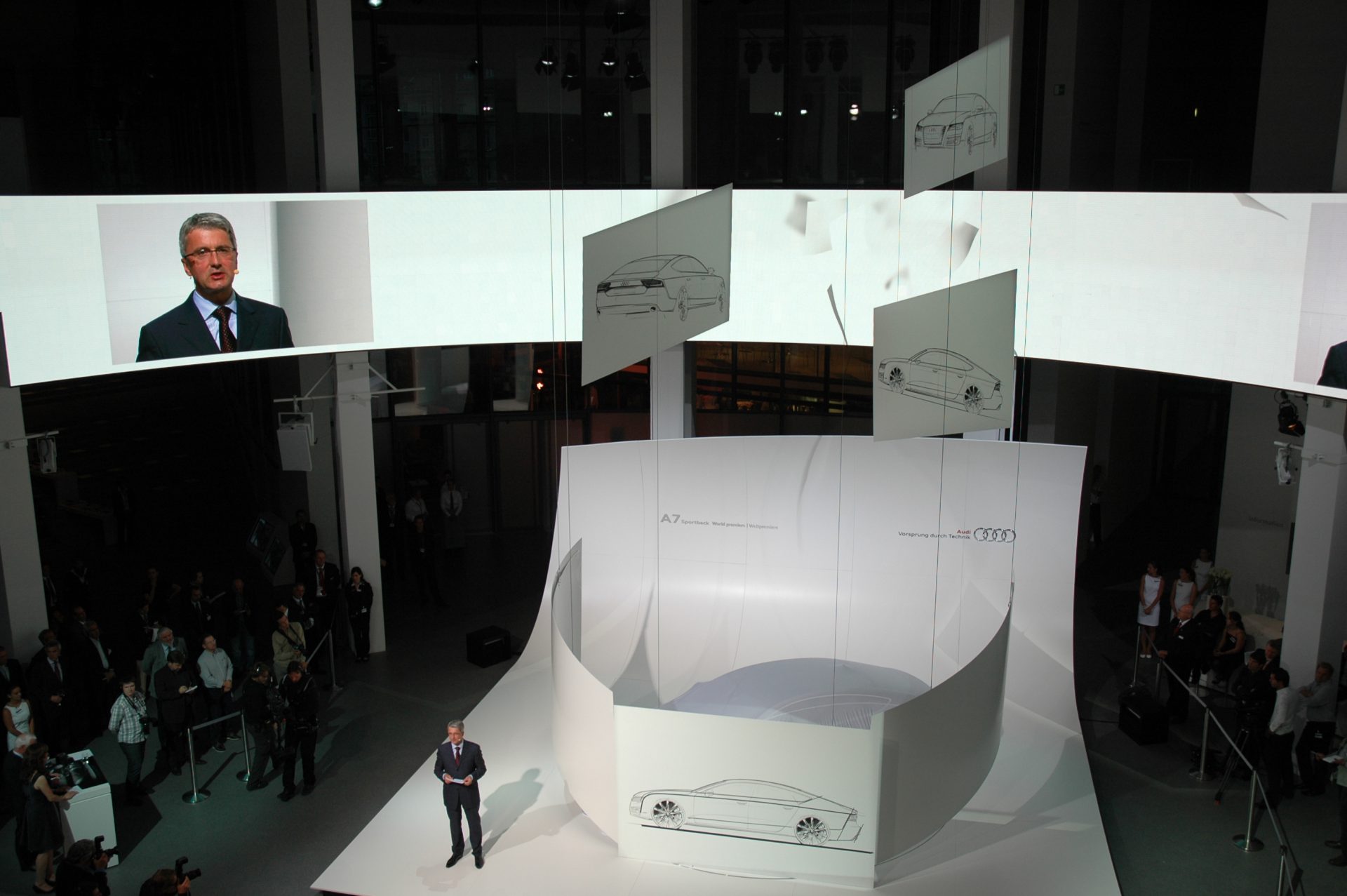 Bühnenkinetik von Schiffini für Fahrzeugpräsentation. Car Reveal von Audi A7 in München.